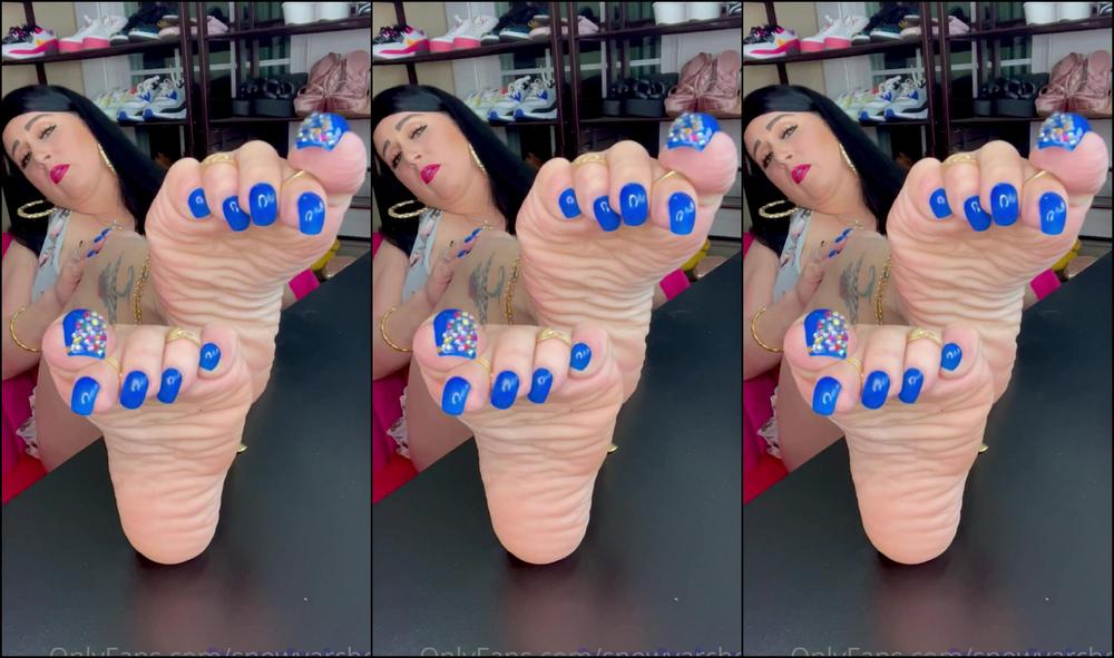 Snowyarches I Definitely Know You Love This Perspective Crossed Ankles And Wrinkly Soles And I Love S