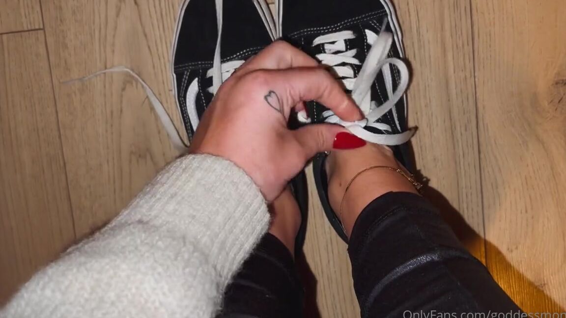 Goddessmona 91 Onlyfans Socken Update Man Erkennt Schon Deutliche Schwei Spuren Aber Da Geht Noch Viel Viel Mehr Weitp