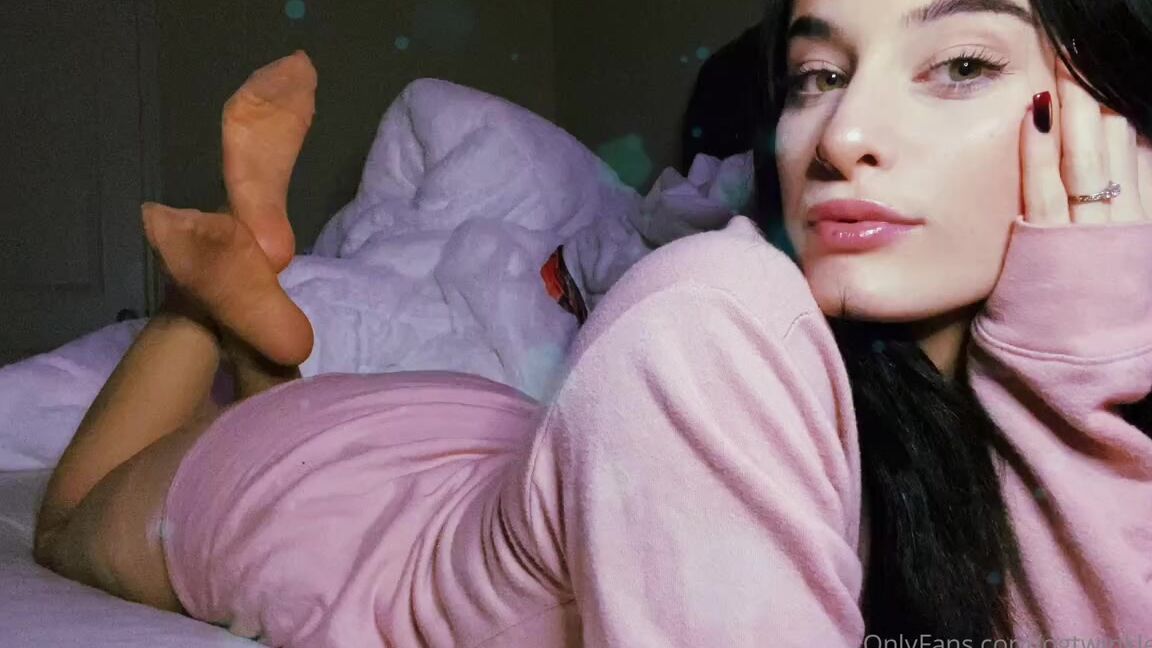 Waifu Jess Nicknamed Waifufeetmilkog Onlyfans Nude Nylons Collection 25