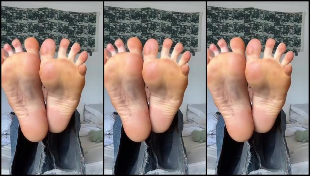 Gwenlolx Nicknamed Gwenlolx 04 16 2024 Onlyfans Video Got The Cutest New Slippers