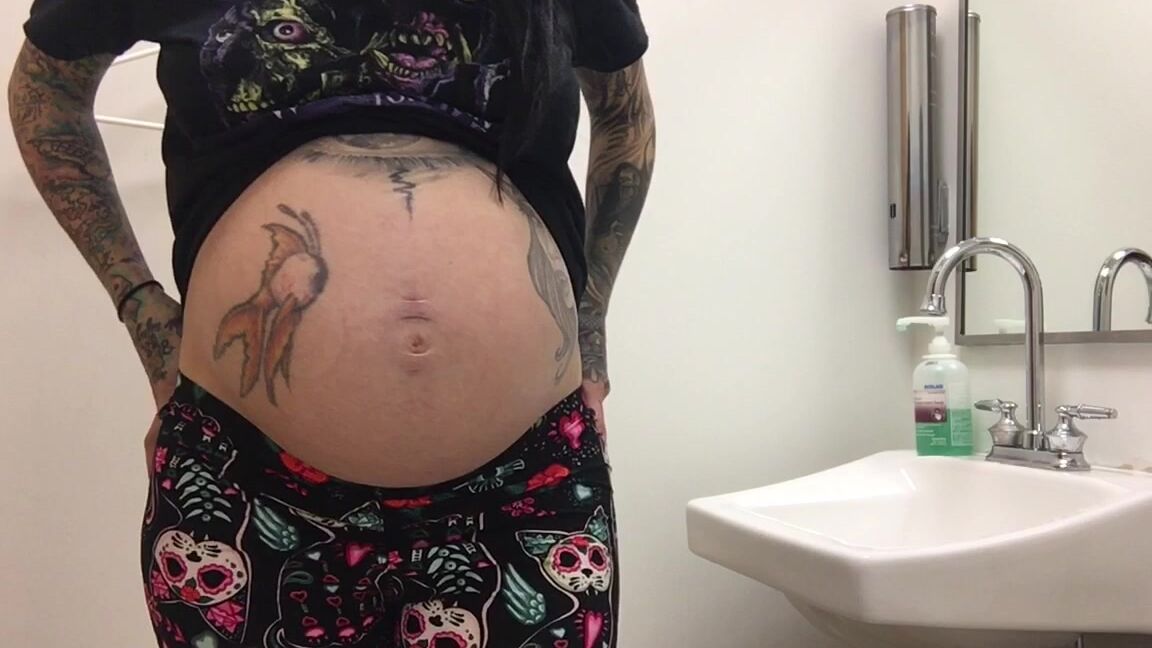 Tanksfeet Pregnant Close Up P At Doctors Office