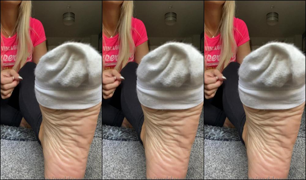 Goddesssuzie Sensory Overload Watch Listen Taste And Smell My