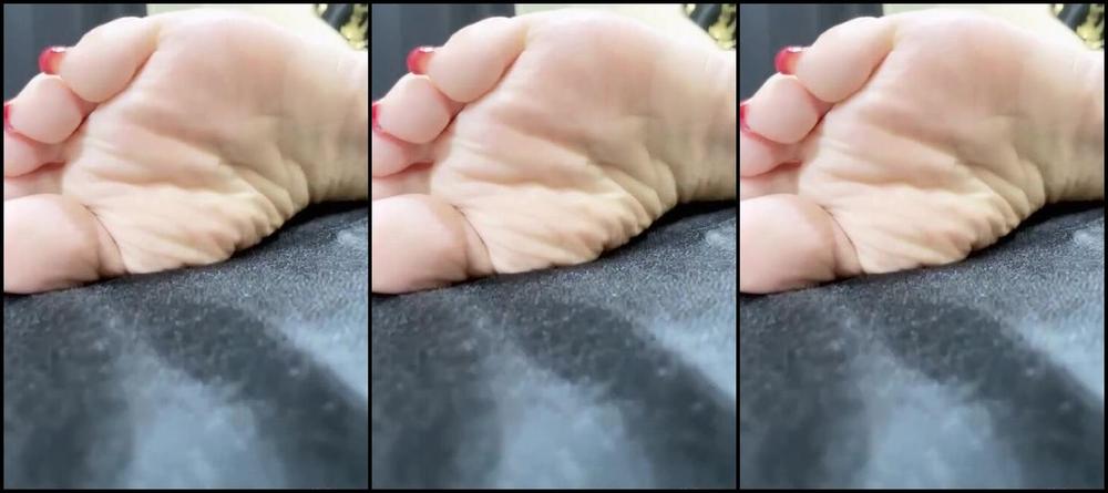 Miichannel R Nicknamed Miichannel R 05 25 2024 Onlyfans Video Bed Invasion During Nap