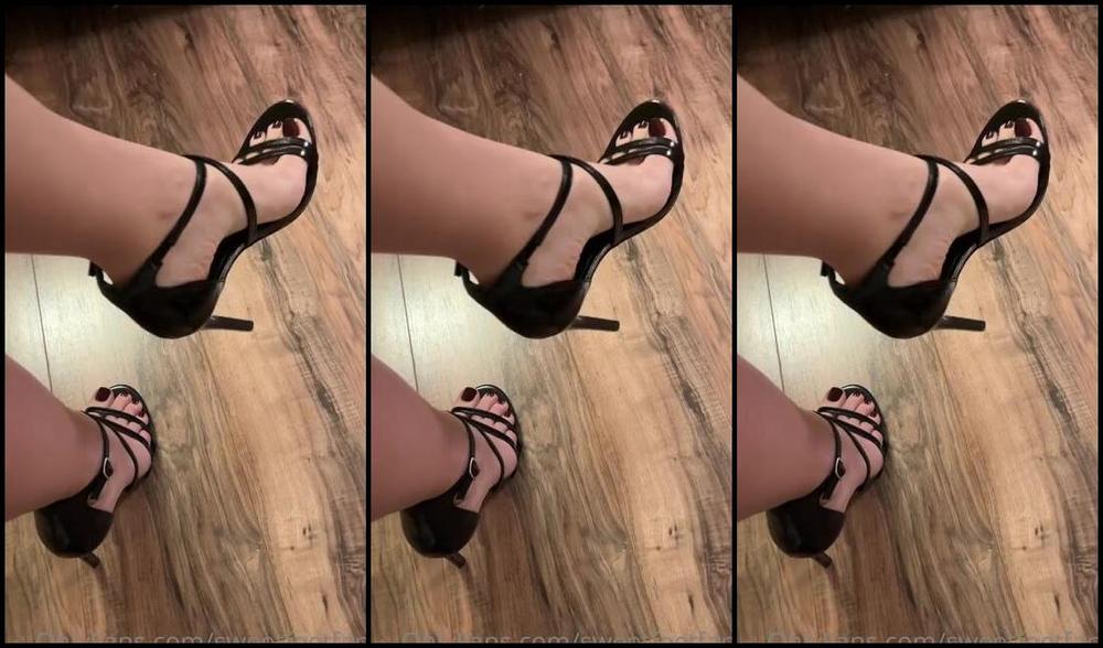 Sweetfeet2018 Nicknamed Sweetfeetfans Onlyfans What I M Doing Anytime I M Working Or On The Phonetoe Points And Wiggles Xoxo J8