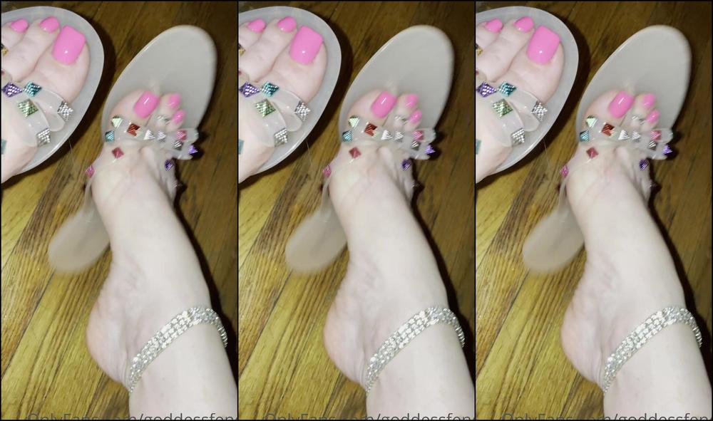 Goddessfendi 1491790981 12 21 2020 More Sexy Xmas Toes