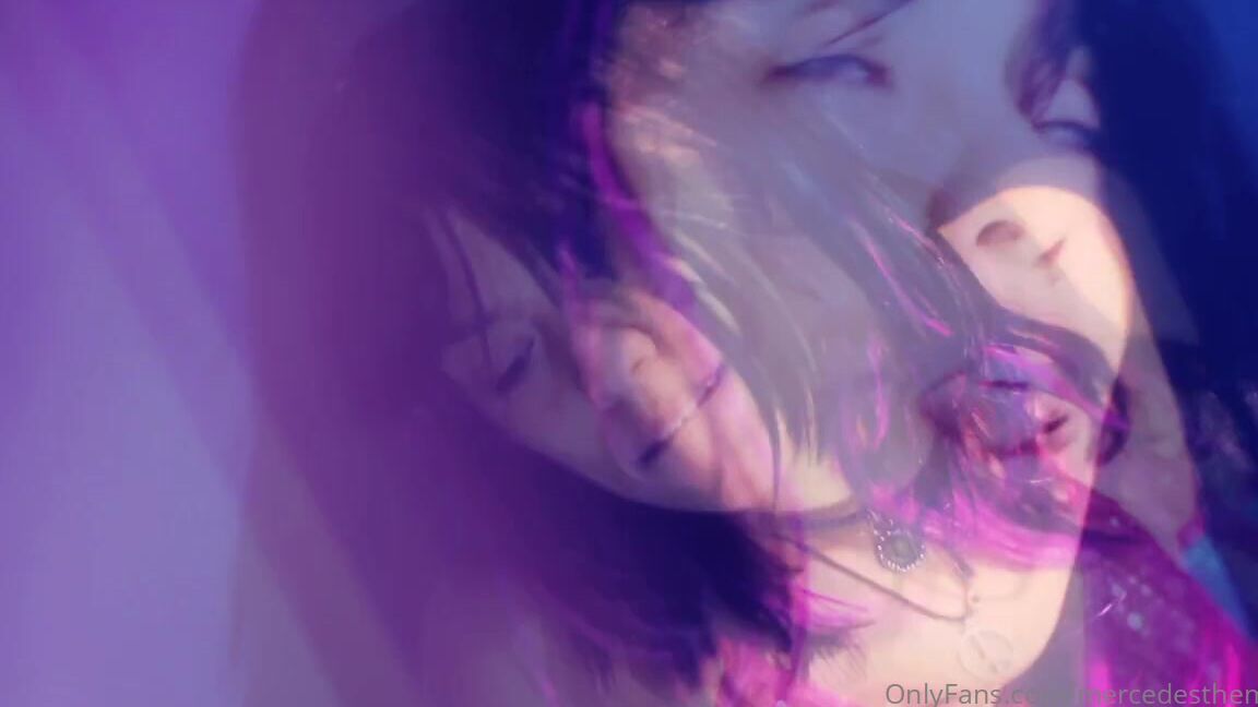 Mercedesthemuse 2011993682 01 19 2021 An Oldie Old Wig Same Old Pussy Though P Who Want S To Rub It Next