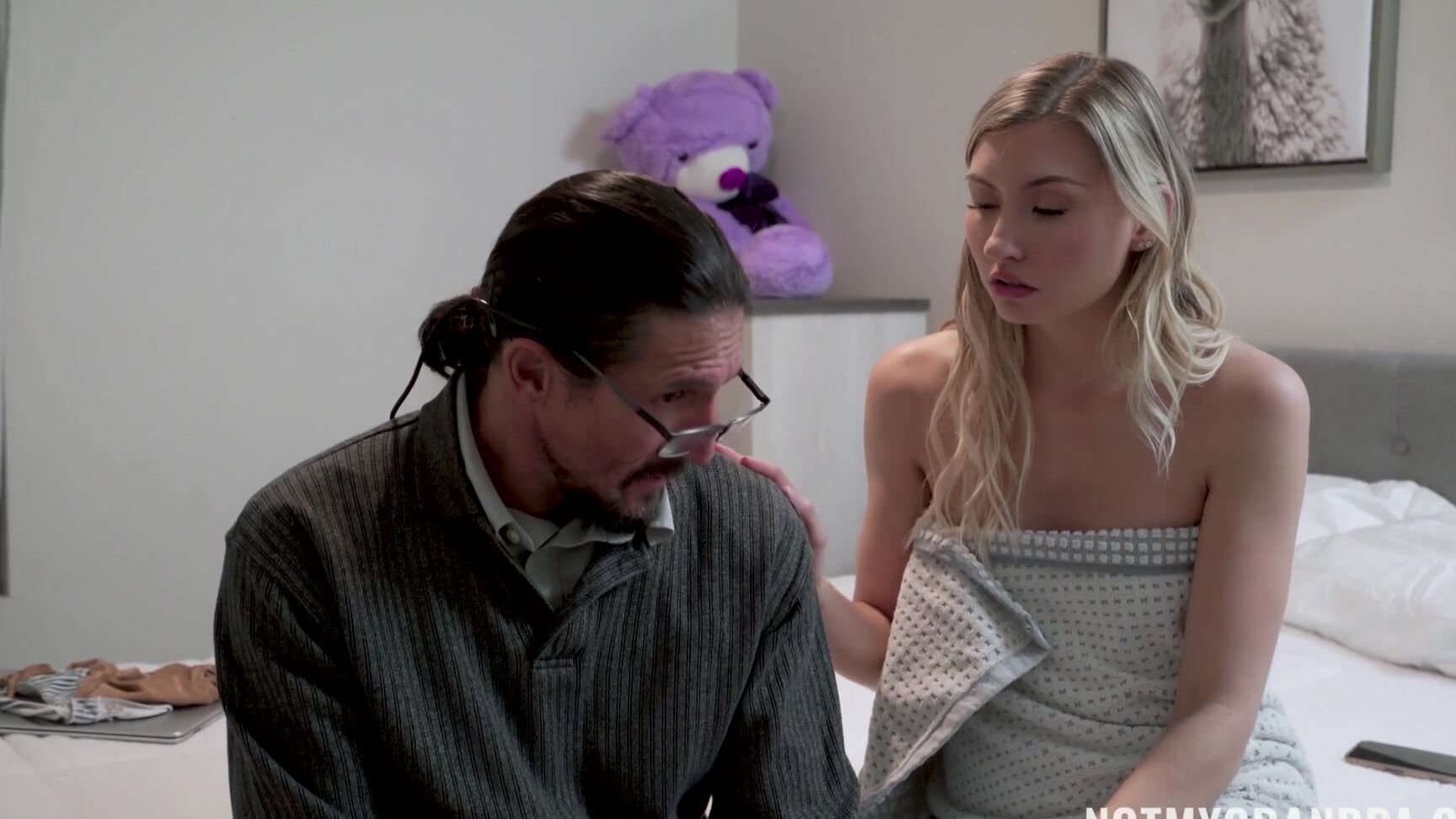 Blonde, Blowjob, Handjob, Big Cock, Teen, Natural Tits Emma Sirus - Pleasing The Runaway SiteRip