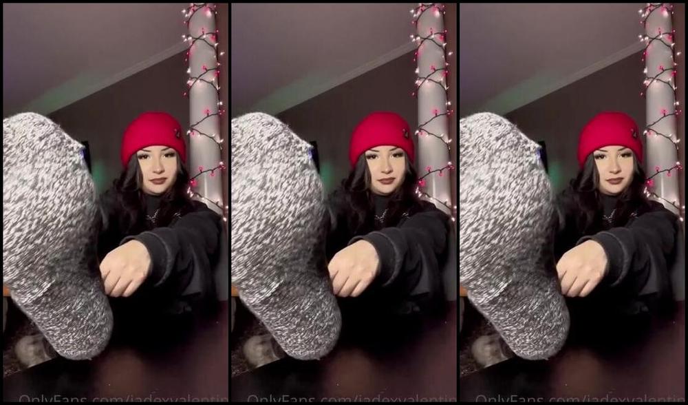 Jade Nicknamed Jadexvalentina Onlyfans I Walked To The Store And Back In My Thick Socks And Doc Martens Now Sniff Them