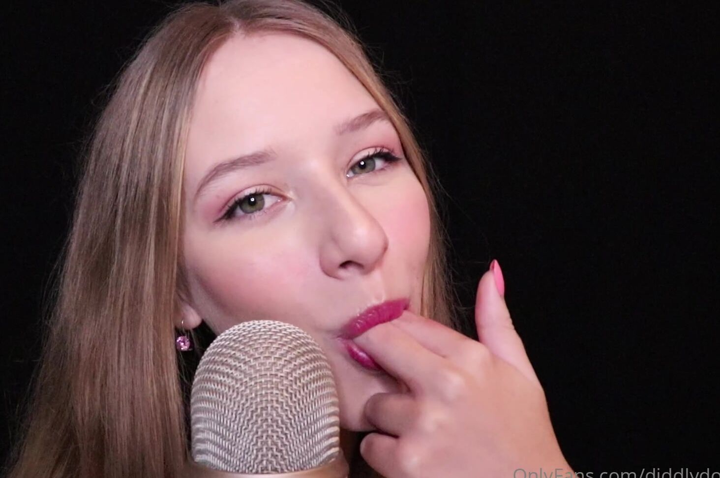 Diddlydonger Up Close Finger Sucking Asmr Finger Sucking Is Such A Fun Tease I Love Sucking A Guys Fin