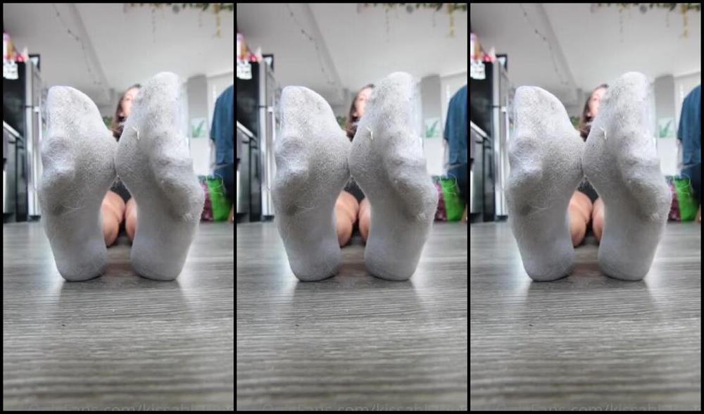 Kissable Toes Nicknamed Kissabletoess Onlyfans Take Them Off For