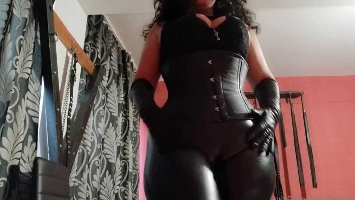 Mistressluna Onlyfans Im Ready For A Session Lucky Man Will Be Under My Ass Clad In Leather Tonight Leather Bdsm Fem