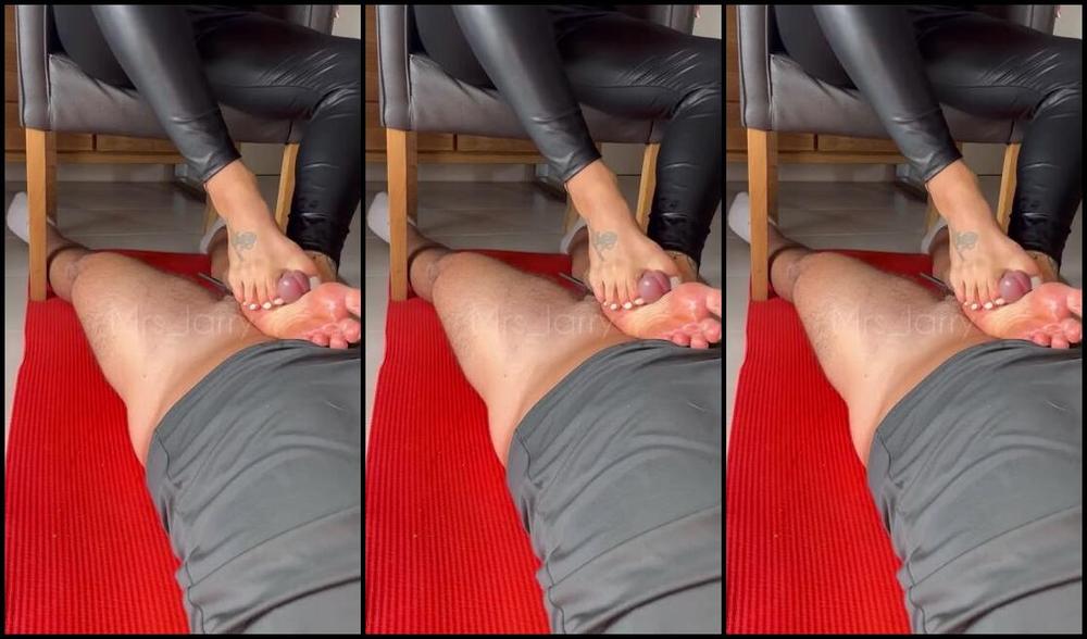 Mrs Larry Onlyfans Caused An Explosion Thats What Happens When You Control The Eggs With Your Feet Explosion Hervo