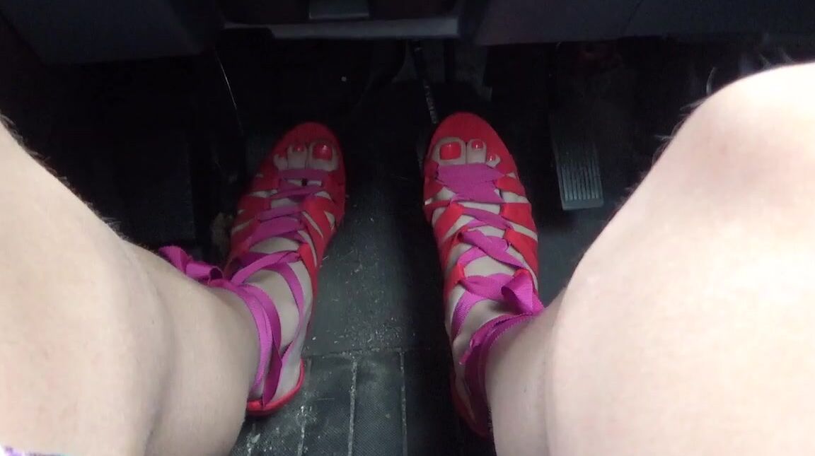 Goddess Vanessa Sexy Pedal Pumping