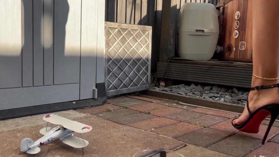 Heels Of Mine Nicknamed Heelsofmine 10 22 2024 Onlyfans Video I Love Crushing Objects Under My Heelslove The Sound Of Cracking