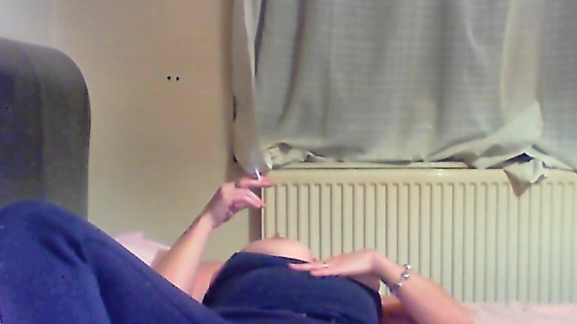 Curvycandice Smoke Tease Nipple Play