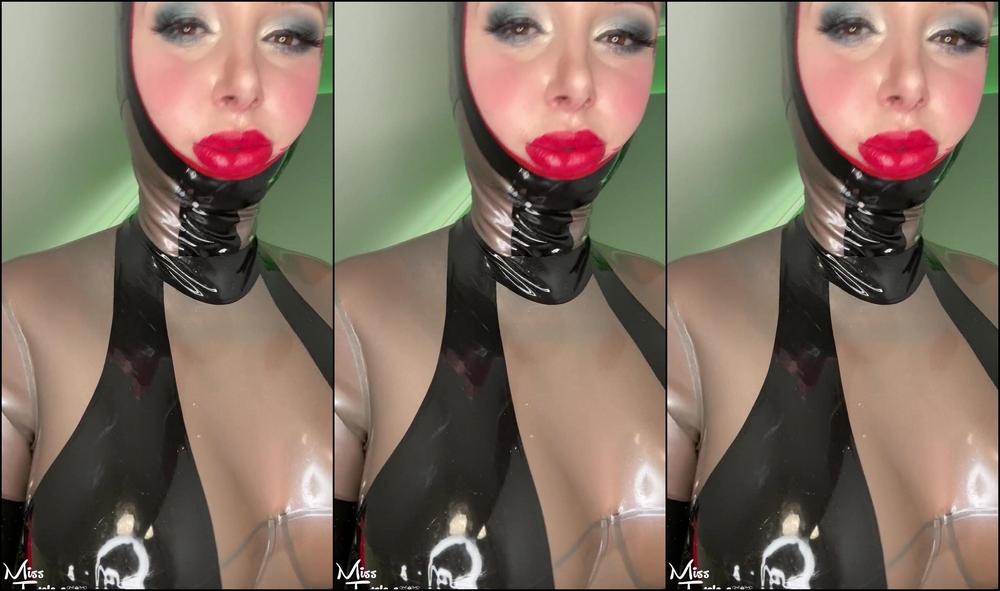 Mfetilicious After Almost Hours In This Really Hot Outfit I Needed To Get Out Of It I Was Sweating A