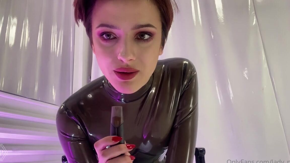 Lady Perse Onlyfans Smoking