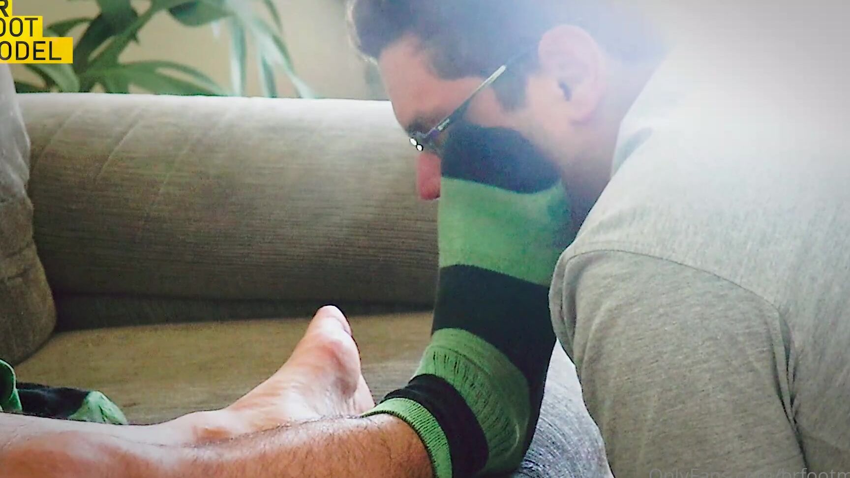 Brfootmodel 2704614726 12 03 2022 Master F Having Nice Time With Foot Slave