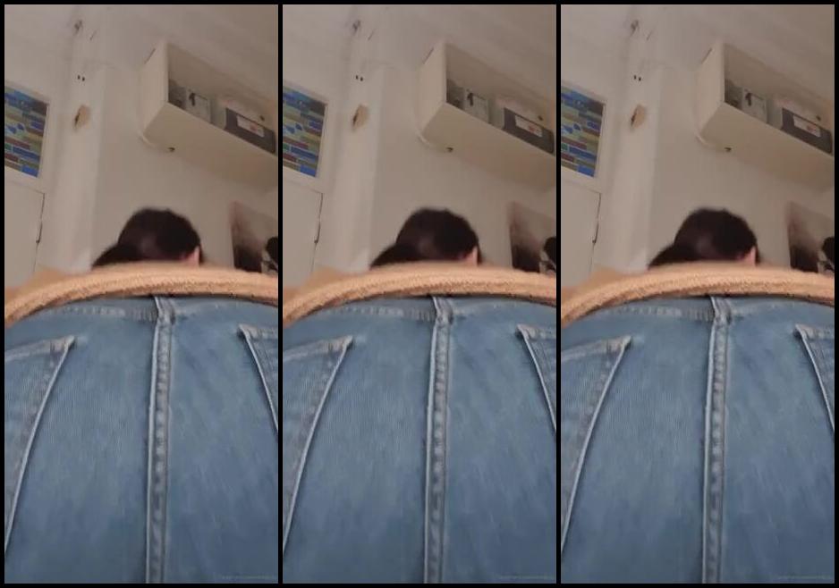 Miss B Nicknamed Missb52S Onlyfans 02 11 2021 Good Morning Cunts My Big Denim Coverd Arse In Your Face