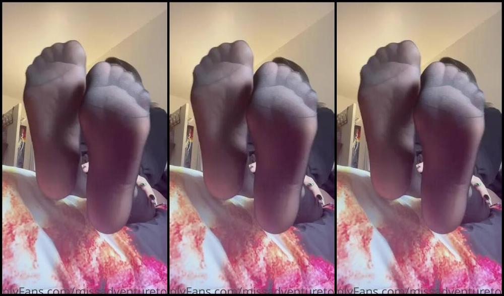 Adventuretoeskat Nicknamed Missadventuretoeskat Onlyfans Teasing You With My Black Nylon Thigh Highs They Make Me Super Sweaty Can You Tell Hahaha