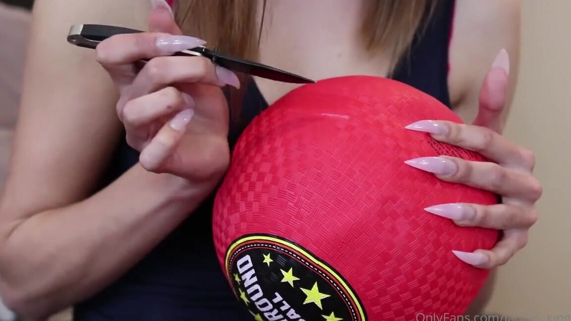 Lalalaura Nicknamed Lauras Kingdom 01 10 2024 Onlyfans Video Lexis Ball Pop