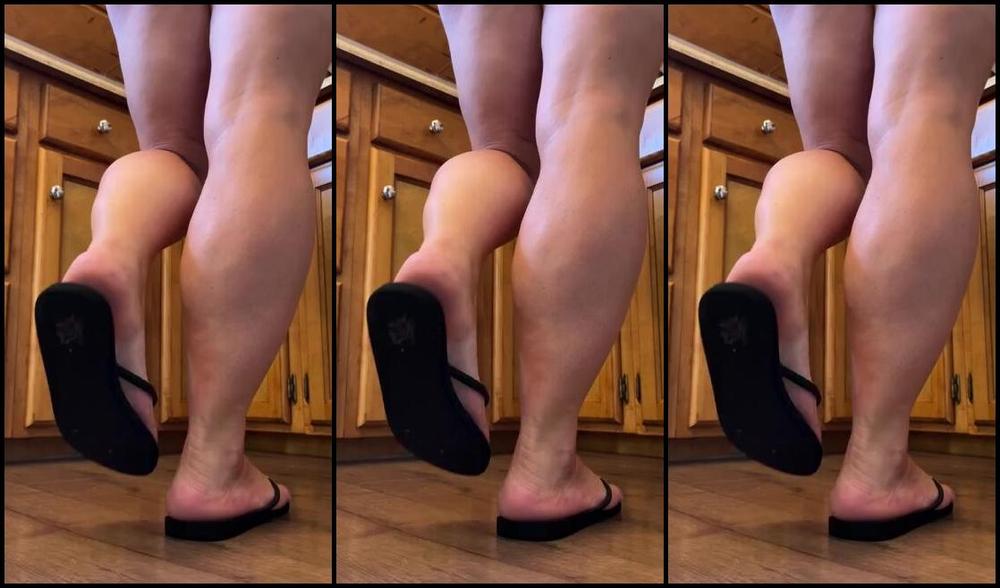 Caroline Aka Feetsiecakes Onlyfans Flexing In Flip Flops