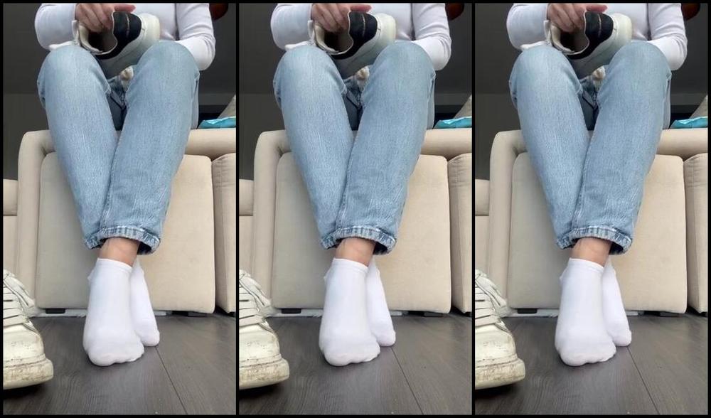 Sarina Jones Nicknamed Sarinajones 04 20 2025 Onlyfans Video Im Cleaning These Dirty Mcqueens