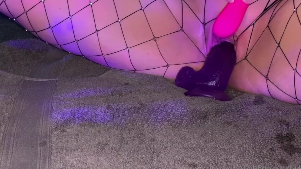 Jjade Minute Video Watch Me Play With My Pussy In Fishnets Using My Fingers Dildo A