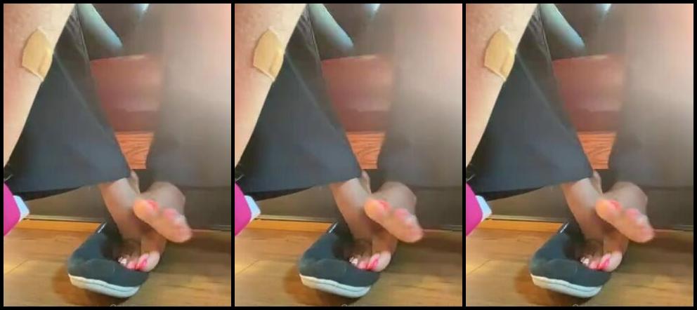 Rosewrinkles Onlyfans I Want You Under The Table Ashy Soles Long Nails