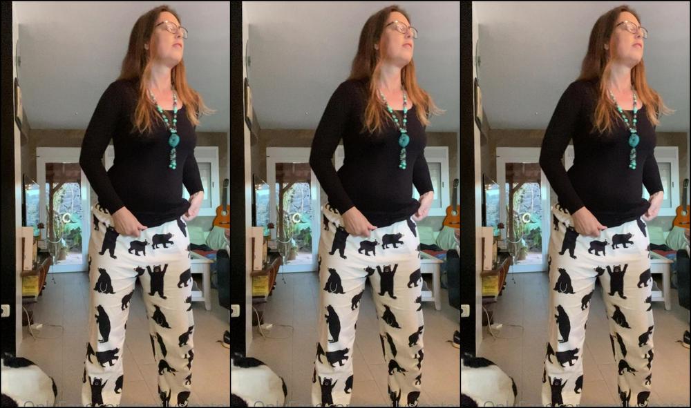 Emilyamateur Home From Work It S Short So I Have To Wear Pantyhose With That Dress But Do You Think