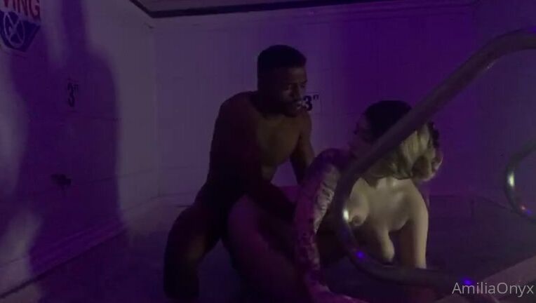 Amiliaonyx Suck N Fuck Spa Bath