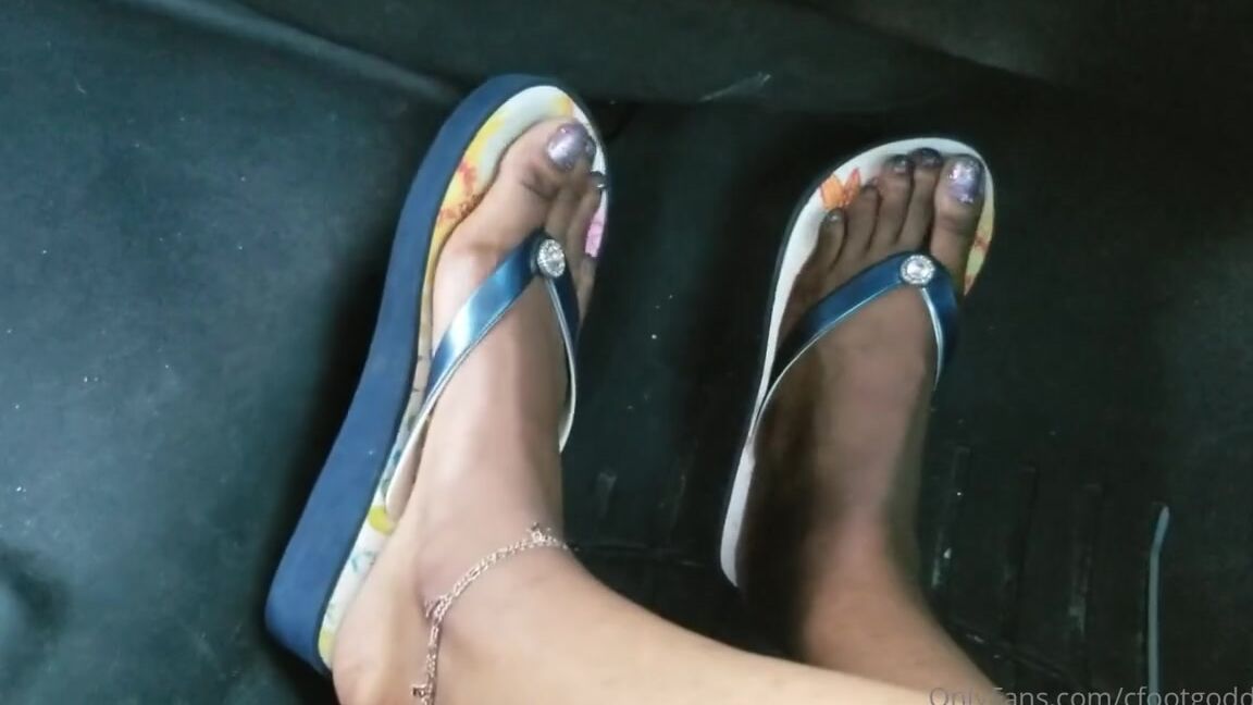 Chocolate Foot Goddess Nicknamed Cfootgoddessx Foot Fetish 05 18 2022 Onlyfans Video For My Good Tiny Loyal Bugs