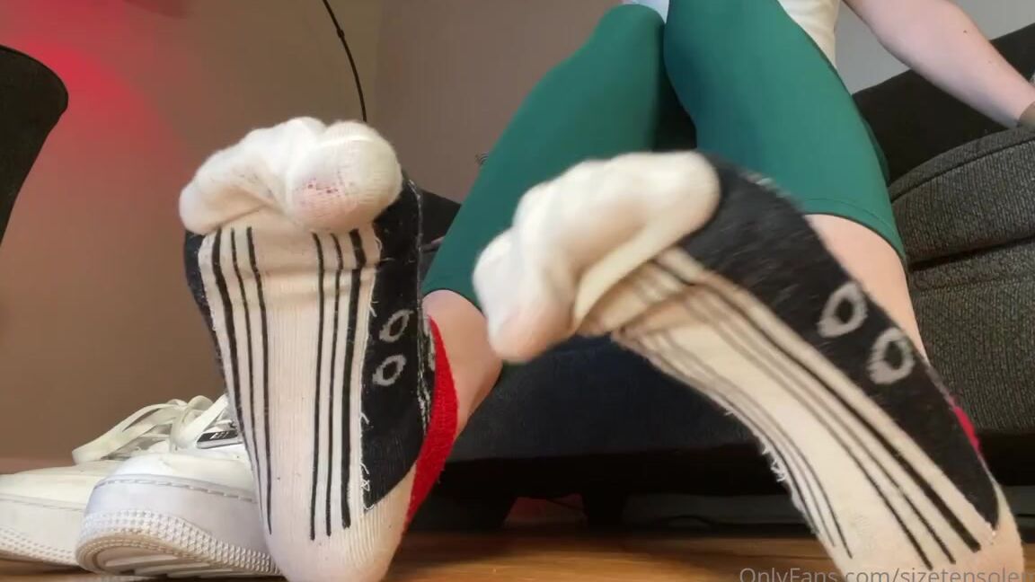 Sizetensolemates Onlyfans Taking Off My Sweaty Sneaker Socks For You