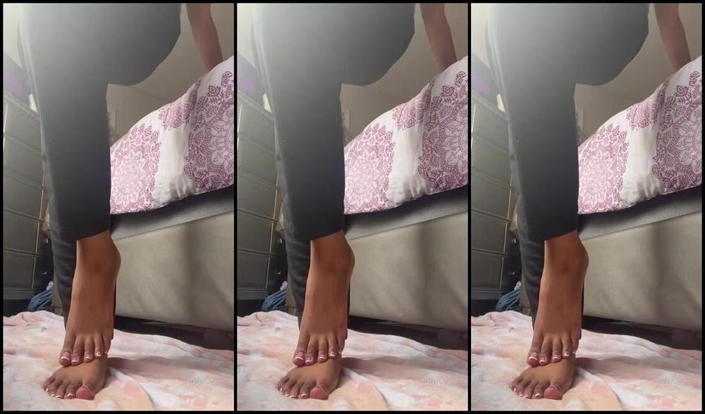 Pretty Solez Nicknamed Solezofagoddess Foot Fetish 04 29 2024 Onlyfans Video I See You Watching Me Again