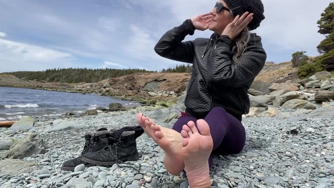 Lezlyan Nicknamed La Little Dancer Feet Onlyfans When I Go For A Hike Or A Walk It S Often Along The Oceanside Sv