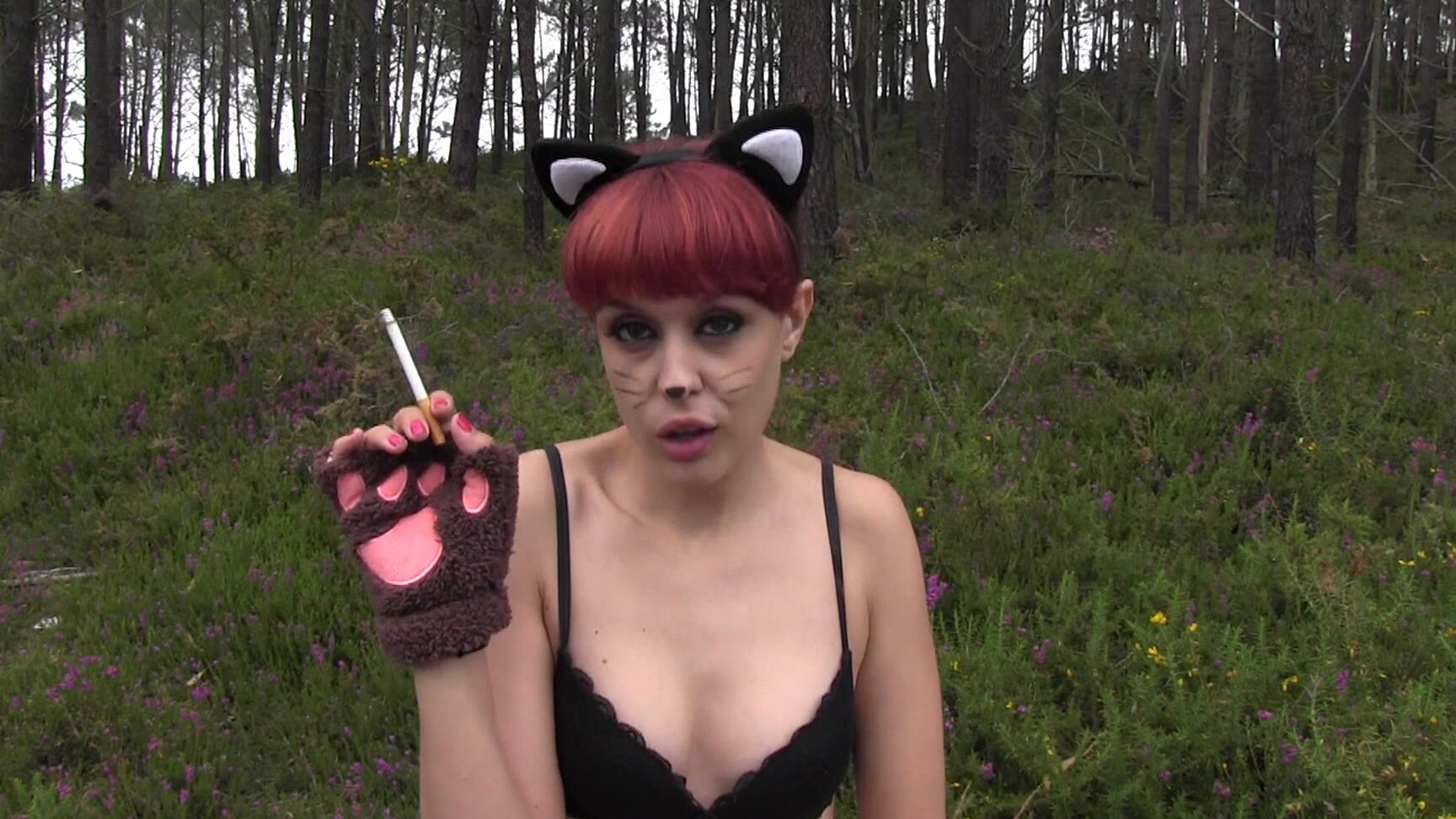 Candystart Kitty Smoking Fetish Outdoors