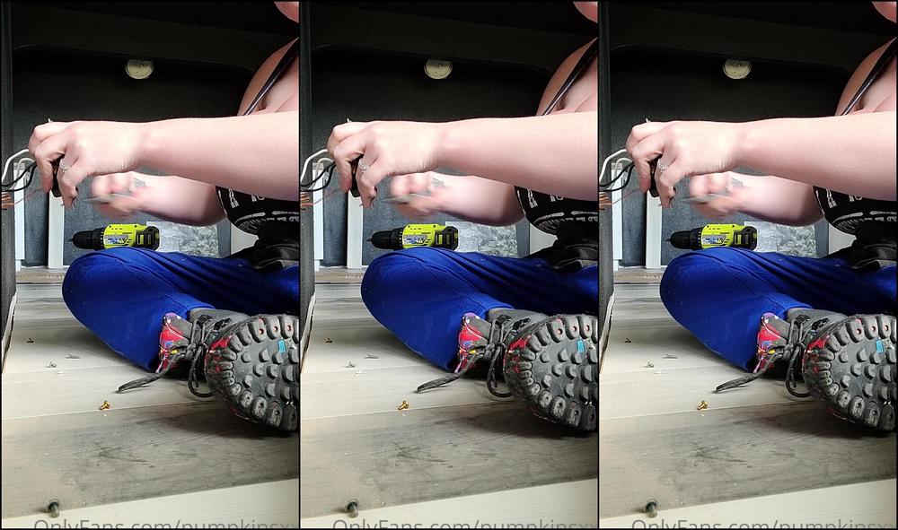 Raelynnriley Something Different Here S Me Installing An Outlet