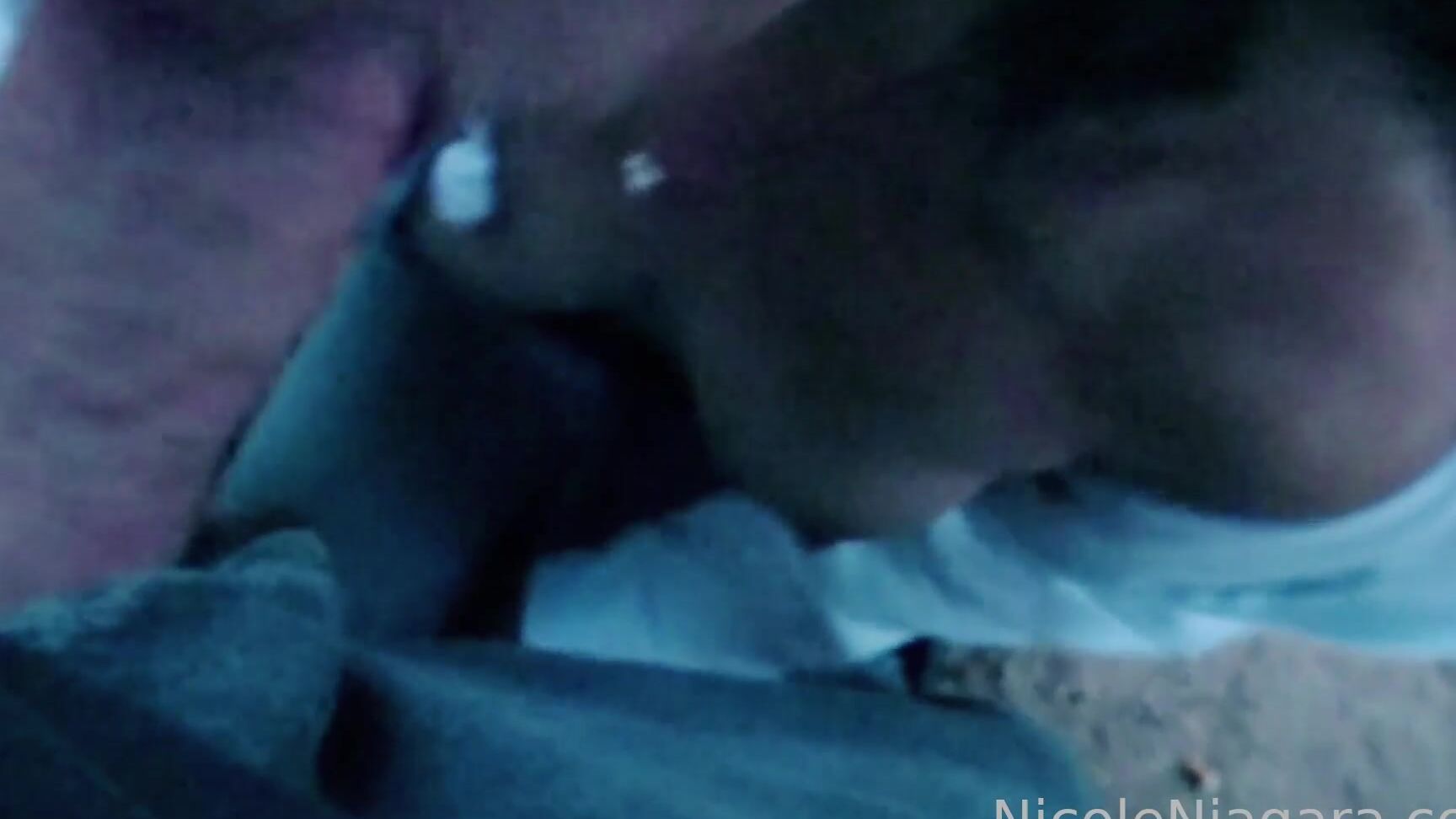 305871925228351488 01 302636174453776384