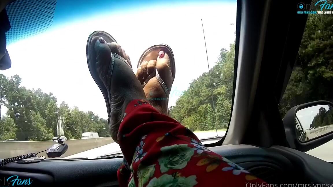 Auntie Lynn Nicknamed Mrslynnsworld Onlyfans My Feet Seems To Get So Much Attention