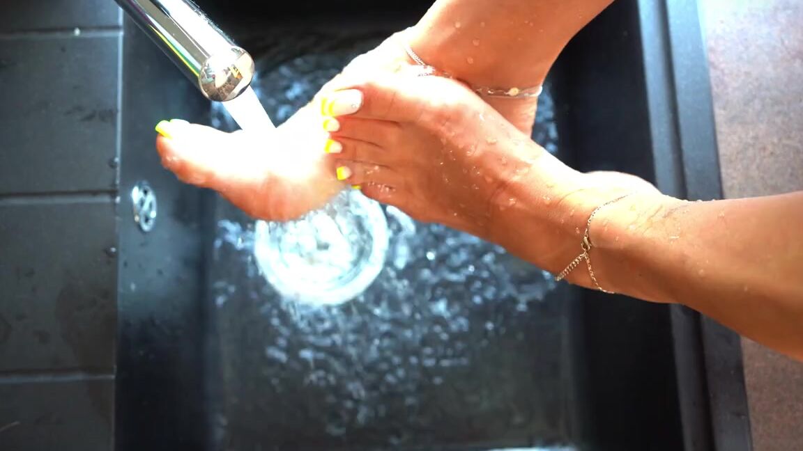 Bubblegumtoes2 Foot Fetish 06 30 2024 Onlyfans Video After So Many Sessions I Had To Wash The Cum Off My Feet G96P