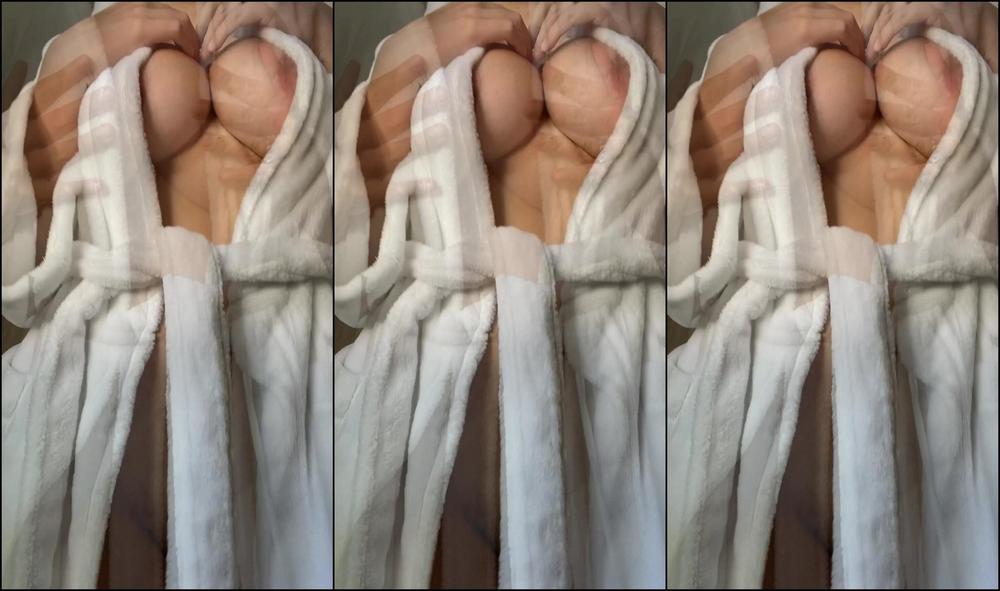 Darshellestevens 673979614 08 09 2020 Good Morning And Happy Sunday I M Naked And About To Hop In The Shower Wanna Join