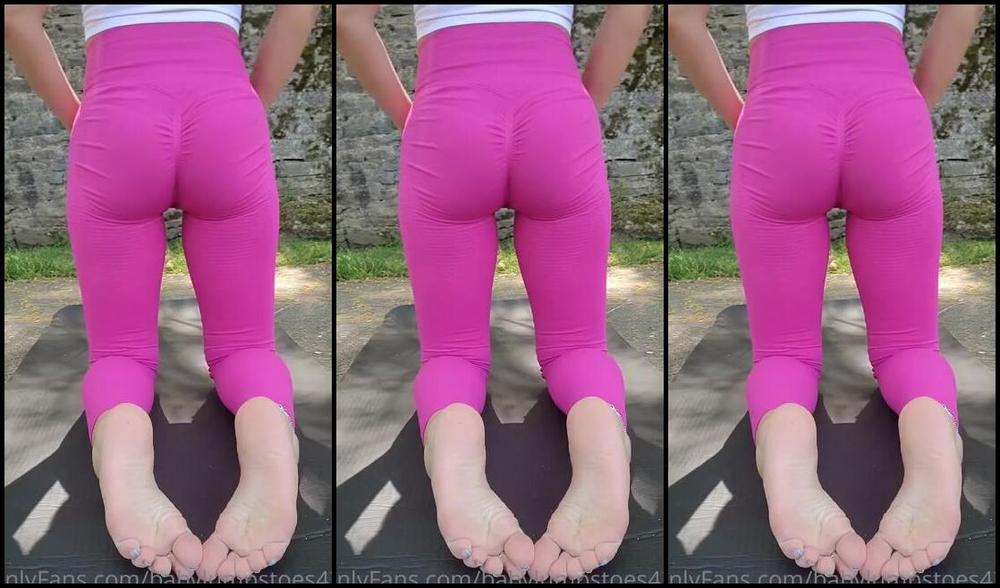 Babylumpstoes420 Onlyfans Im Thought Youd Enjoy Yourself To Watching Me As I Do Some Stretching In The Park I Want To Lic 1