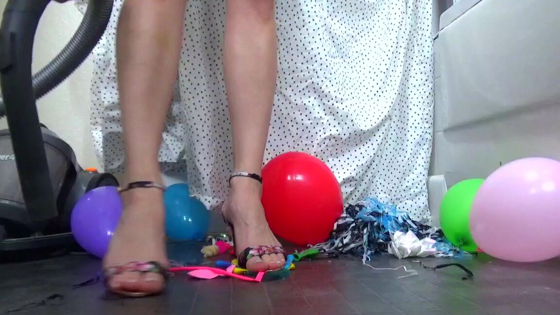 "Goddess Vanessa" feet, high heels, foot fetish, sandals, vacuuming HIGH HEEL Sandal VACUUMING manyvids