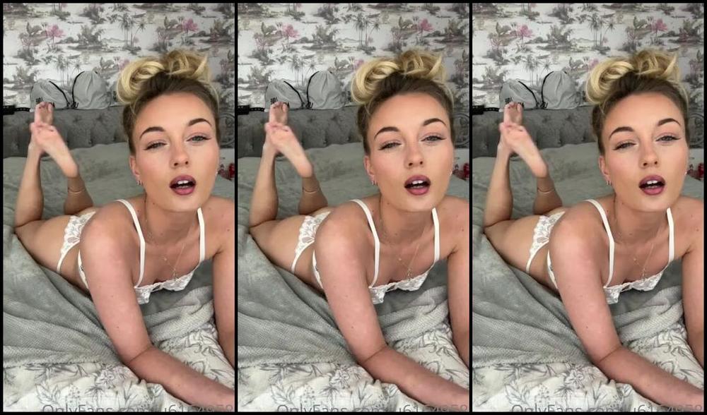 Lorraine Edwards Aka Lorraineedwards91 Onlyfans Giving My Stepbrother A Nice Footjob Before Mum And Dad Gets Back