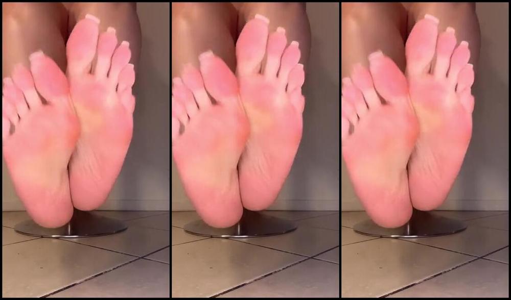 Prettynikkitoez Onlyfans Feet Swingin I Want That Dick Swingin Too 1