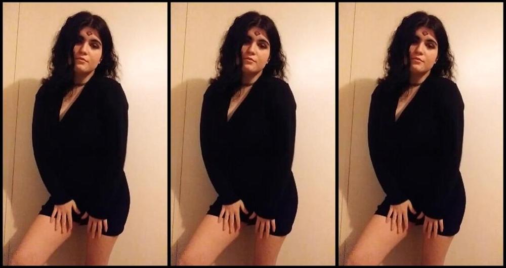 Alexiswrecked Raven Shakes Her Ass For You