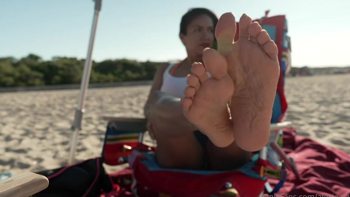 Alexia Ramsey Onlyfans Worship My Feet At The Beach New Pedi This Weekend