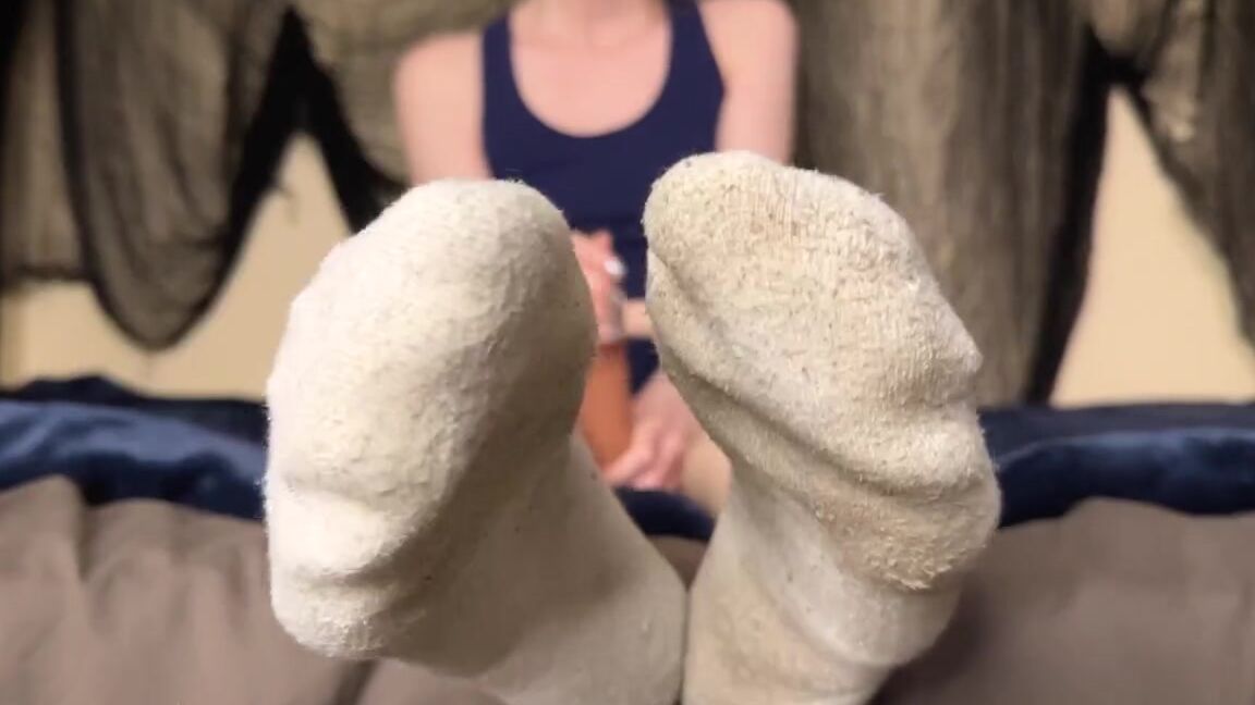 Xomistressmandi Onlyfans I Know How Much You Love The Smell Of My Feet After A Run So I Give You A Hand Job While I Rub Ih