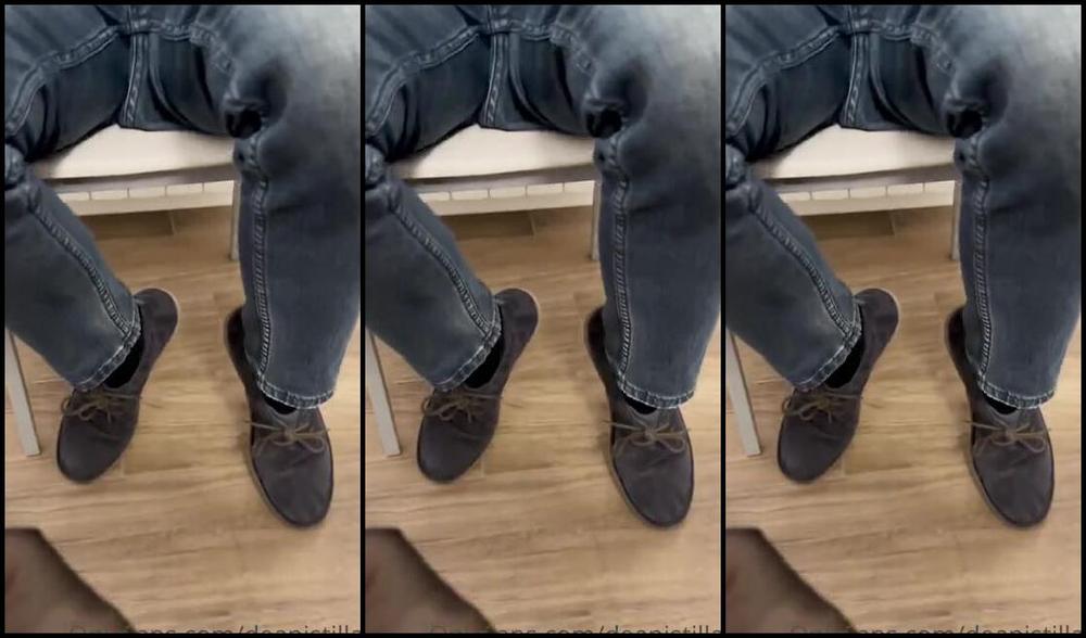 Deapistilla Nicknamed Deapistilla1 12 16 2022 Onlyfans Video Piedino Sotto Il Tavolo Di Vetro Resistera