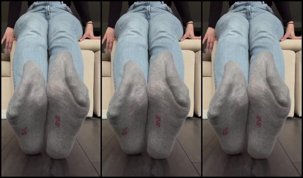 Sarina Jones Nicknamed Sarinajones 12 04 2024 Onlyfans Video Enjoy These Grey Socks I Take Them Off With My Feet Spice It A Up